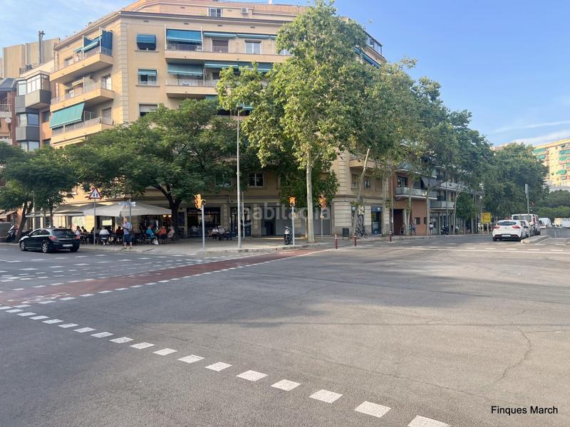 Foto 15eb6140-f635-48ff-9d4c-46e70c28ede5. Alquiler local comercial local esquinero en felipe ii en Barcelona