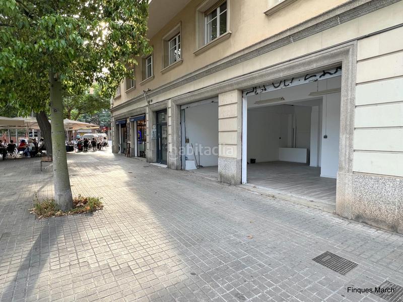 Foto 23e9cb98-0946-484a-8873-d25d2798f01e. Alquiler local comercial local esquinero en felipe ii en Barcelona
