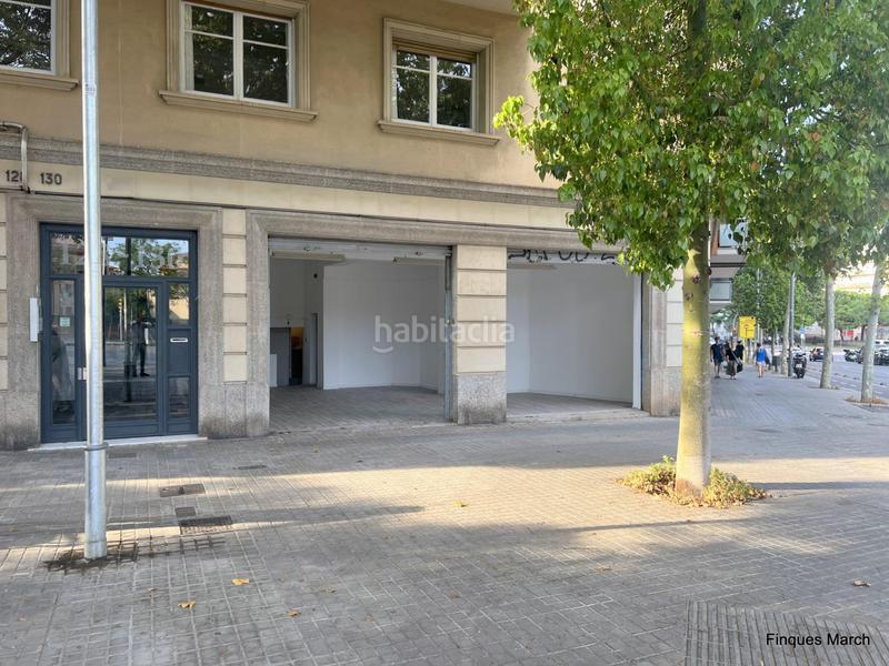 Foto 260b2dea-a8c5-442c-b5fc-71947775ee01. Alquiler local comercial local esquinero en felipe ii en Barcelona