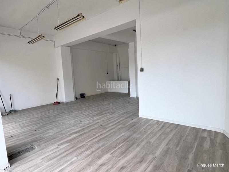 Foto 26f35405-8903-44f0-9684-364880034daa. Alquiler local comercial local esquinero en felipe ii en Barcelona