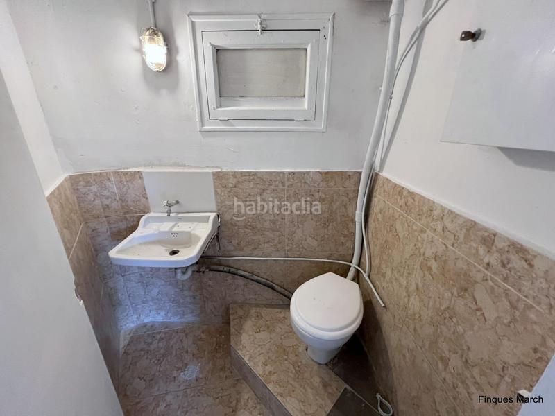 Foto 52deb477-b46a-4570-969b-f7ab7821e28d. Alquiler local comercial local esquinero en felipe ii en Barcelona