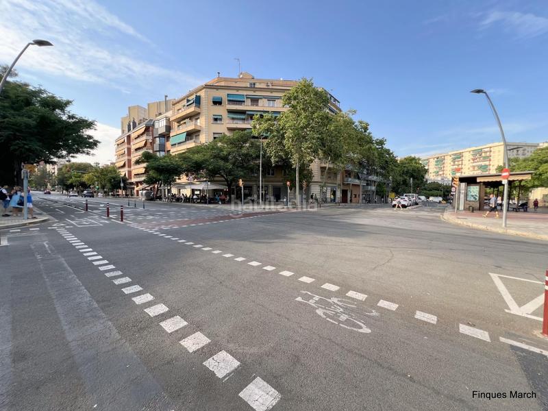 Foto 8f7580a2-5c15-49f9-a622-b4a0fec57156. Alquiler local comercial local esquinero en felipe ii en Barcelona