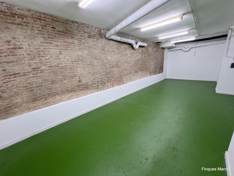 Foto b70df500-7858-475a-894f-930a2a3e1f98. Alquiler local comercial local esquinero en felipe ii en Barcelona