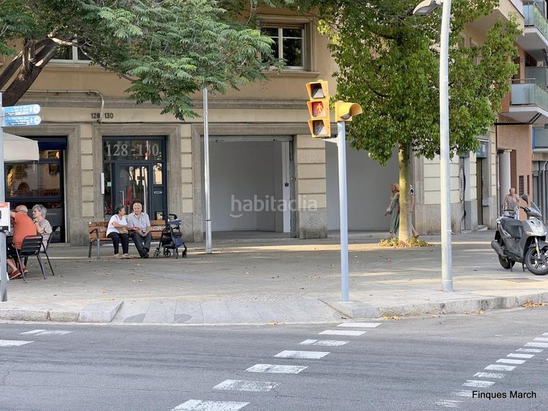 Foto bbc1d6db-8fe1-4561-aa25-173c0f587294. Alquiler local comercial local esquinero en felipe ii en Barcelona