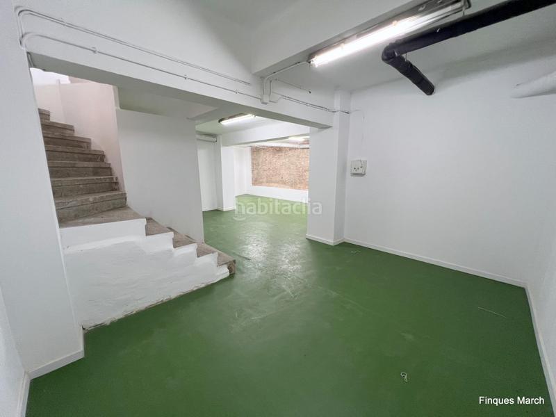 Foto e3bd8b0c-0cf1-44fe-b2e7-5b1ef7bbbea4. Alquiler local comercial local esquinero en felipe ii en Barcelona