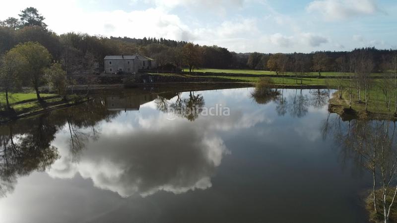 Foto a335ccdc-b4b4-4ca6-880d-a826e4bf0393. Masia amb xemeneia calefacció aparcament a Parroquias del Este Lugo
