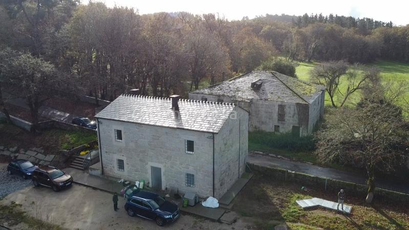 Foto b27207da-9fe3-457f-9865-1197ace0e26e. Masia amb xemeneia calefacció aparcament a Parroquias del Este Lugo