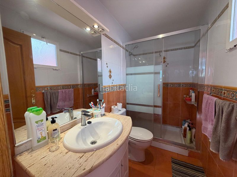 Foto b81f18fe-dbab-4108-87c3-533f72892905. Casa aparellada amb aparcament a Polinyà de Xúquer