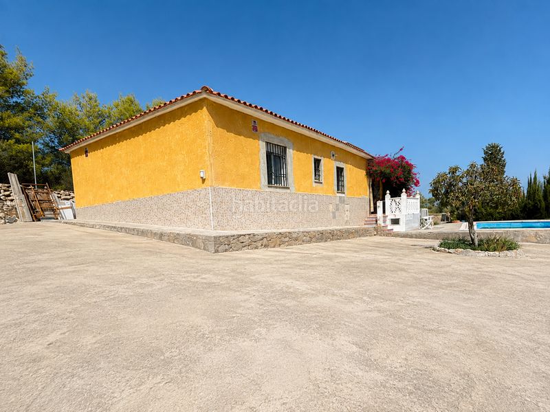 Foto d3b0c787-d746-4195-8594-00dd045230f3. Xalet amb xemeneia calefacció aparcament piscina a Cheste