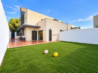 Casa pareada en Olimar-Carambolo-Atalaya de Levante. Pareado en urbanizacion olimar