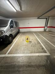 Parking voiture à Plaza de la concordia 3. Parking torrente