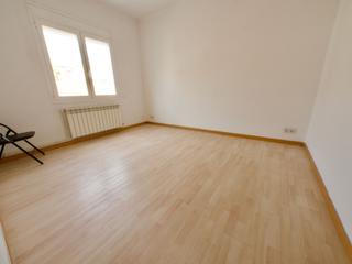 Pis a Ca n'Aurell. Amplio piso en venta - zona ca'aurell