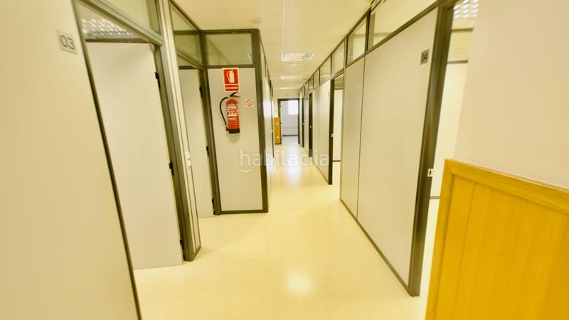 Foto 16268a6e-2c0d-4749-8c46-2431e3a40063. Alquiler local comercial centro medico - zona sant pere en Terrassa
