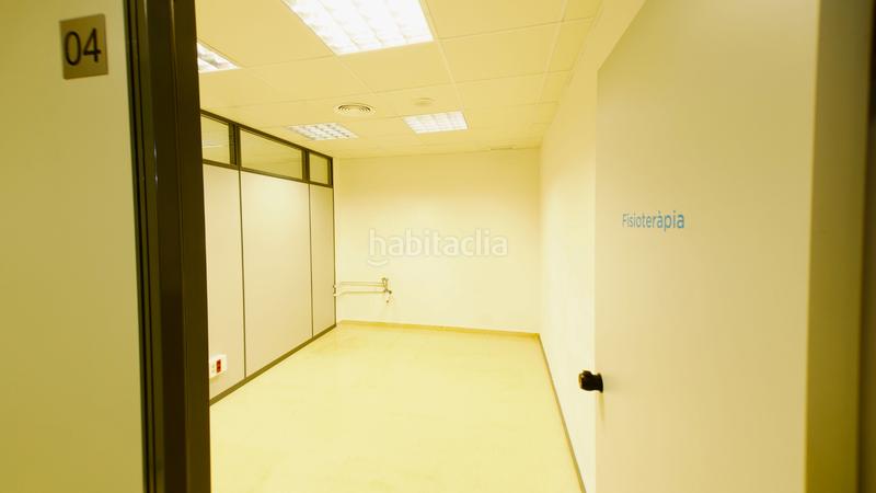 Foto 19acab73-35d2-4179-9860-858cec69c8b3. Alquiler local comercial centro medico - zona sant pere en Terrassa