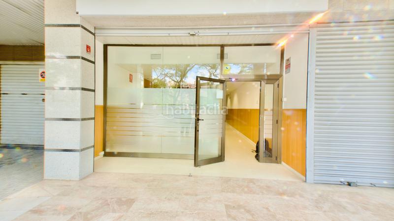 Foto 63db1800-a80f-4b33-8a6c-136bd41c58a3. Alquiler local comercial centro medico - zona sant pere en Terrassa