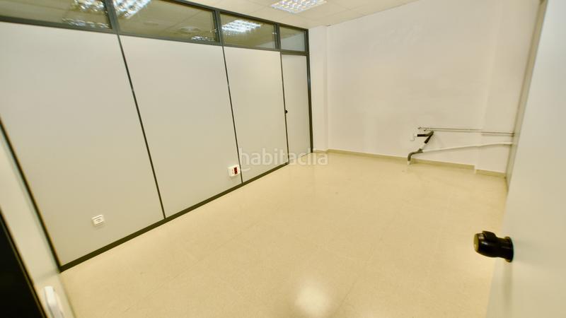 Foto 8dfbba71-db3e-4be0-971f-5ab575d491e4. Alquiler local comercial centro medico - zona sant pere en Terrassa