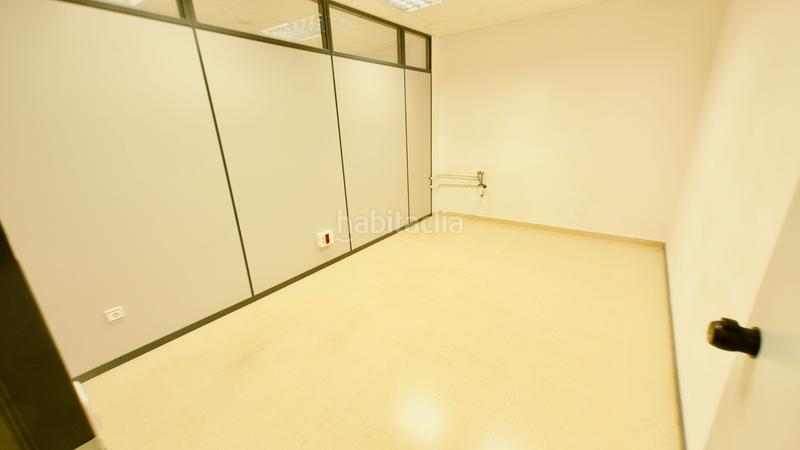 Foto c9022349-0260-4348-8bb4-287f06605176. Alquiler local comercial centro medico - zona sant pere en Terrassa