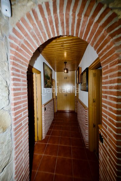 Foto 2a1d8547-5786-49ea-96e4-9e5a39dd4db3. Xalet amb xemeneia aparcament piscina a Vacarisses