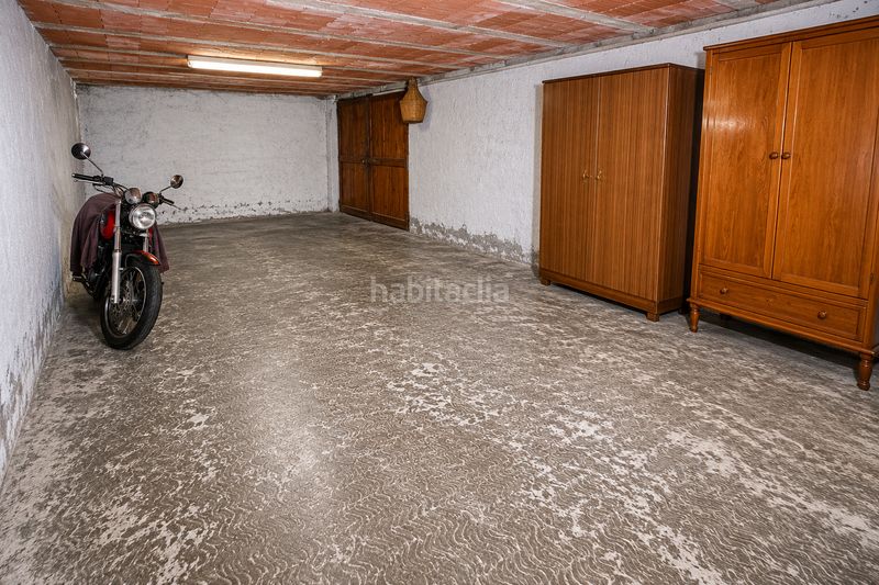 Foto bf8f7dcf-edf7-4968-9602-d6bcbe8199a5. Xalet amb xemeneia aparcament piscina a Vacarisses