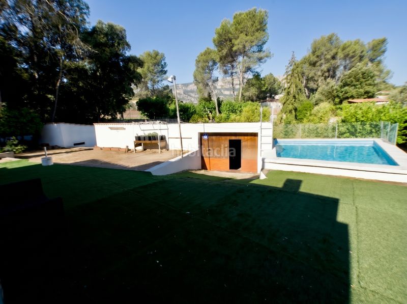 Foto cd83a5a6-e0ef-422f-9e0e-ece10de26b40. Xalet amb xemeneia aparcament piscina a Vacarisses