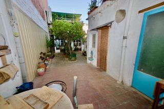 Planta baixa a Can Palet. Ideal cambio de uso local de 126 m2 con patio 45 m2 con cubierto