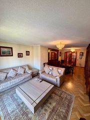 Lloguer Pis a Calle de arganda 18. Piso enorme y súper luminoso en 6ª planta – 4 hab. y 2 baños al
