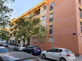 Aparcament cotxe  Calle martin gaite. Cochera junto al vial zona santa rosa