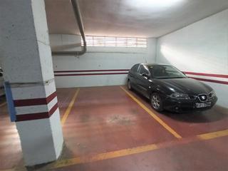 Parking coche en Calle conquistador ordoño alvar 8. Cochera para vehículo grande en la fuensanta, cordoba
