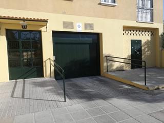 Aparcament cotxe en Calle escultor martinez cerrillo 10. Oportunidad venta de garaje en la zona del camping