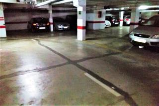 Aparcament cotxe  Calle don lope de los rios. Amplia plaza de garaje junto av almogvares!!!