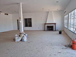 Local commercial à Carretera madrid nacional iv r. casablanca 385.70. Local con licencia de apertura en zona estratégica junto al proy