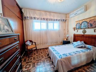 Appartement à Vazquez aroca 10. Ciudad jardín,piso exterior, entreplanta,ascensor,4 dormitorios,