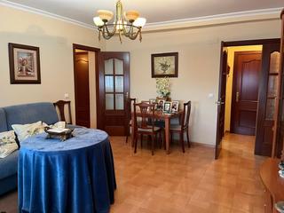 Appartement à Camino camino de los llanos 27. Vivienda en esquina con entrada independiente y opción de negoci