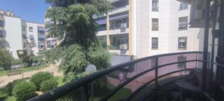 Pis  Baritono j aguilar blanco. Amplio piso con terraza, cochera y trastero en miralbaida en urb