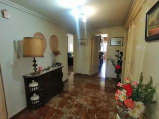 Appartement à Villa de rota 1. Magnífico piso en plena avenida de medina azahara con cochera y