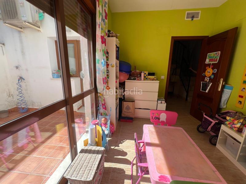 Foto 132a9eca-798c-4398-8feb-8d9d3924779f. Xalet amb calefacció aparcament a Victoria (La)