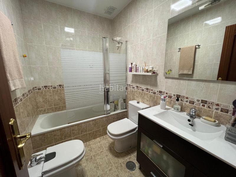 Foto 73b88db9-5755-4513-8d93-7974e79c6e99. Xalet amb calefacció aparcament a Victoria (La)