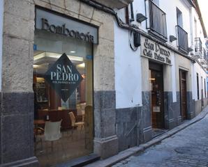 Casa en Calle escultor juan de mesa 10. Emblematico negocio con vivienda en san pedro