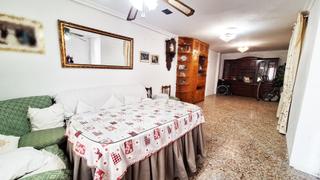 Maison à Calle del vacar 2. Casa de dos plantas, con 10 m2 de fachada, con azotea y patio, e