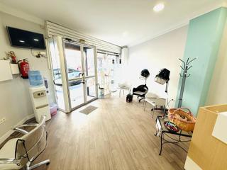 Location Local commercial  Calle del compositor ramón medina 1. Traspaso en alquiler de negocio centro de estetica y belleza