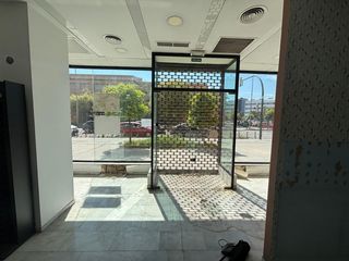 Local Comercial  Avenida de la arruzafilla 8. Gran oportunidad en la arruzafilla!