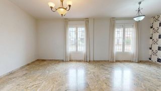 House  El  roble. Amplia casa con sotano en villafranca, córdoba  ideal para entra