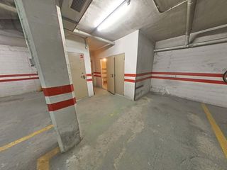 Aparcament cotxe a Calle badanas 19. Olvídate de buscar aparcamiento en la ribera! garaje  trastero e