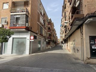 Local Comercial a Pasaje escritor pérez de rivas 4. Local comercial junto a av. barcelona y av. libia