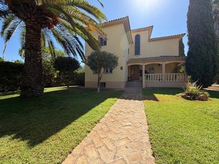 Xalet  Calle santa ana de la albaida. Espectacular chalet con piscina y pista de tenis en santa ana de