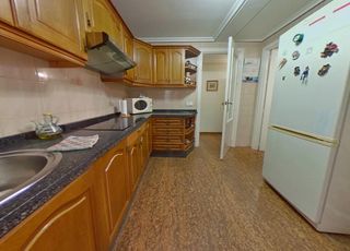 Pis  Calle batalla cueros 16. Piso junto a la avd. jesús rescatado, exterior con terraza, pati