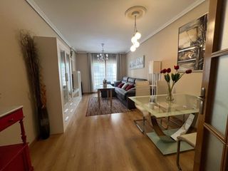 Miete Etagenwohnung  Calle alcalde cruz ceballos 19. Estupenda vivienda en alquiler con garaje en ciudad jardín!
