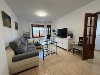 Casa a schiera  Calle asociacion mujeres atenea 18. Casa adosada con patio, garaje y sótano en la victoria, córdoba!