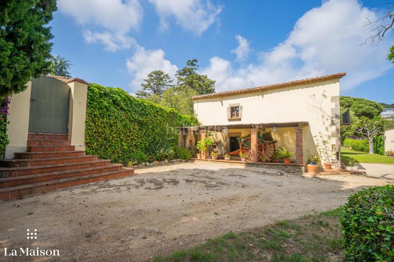 Foto 80ab3ca0-5538-4120-8ee2-b7972d42fd01. Country house with fireplace heating pool in Centre Sant Andreu de Llavaneres