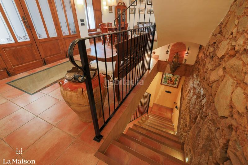 Foto 0f0c2b08-e453-43a0-8e16-566f6bcee504. Masia amb xemeneia calefacció a Nucli Urbà Argentona